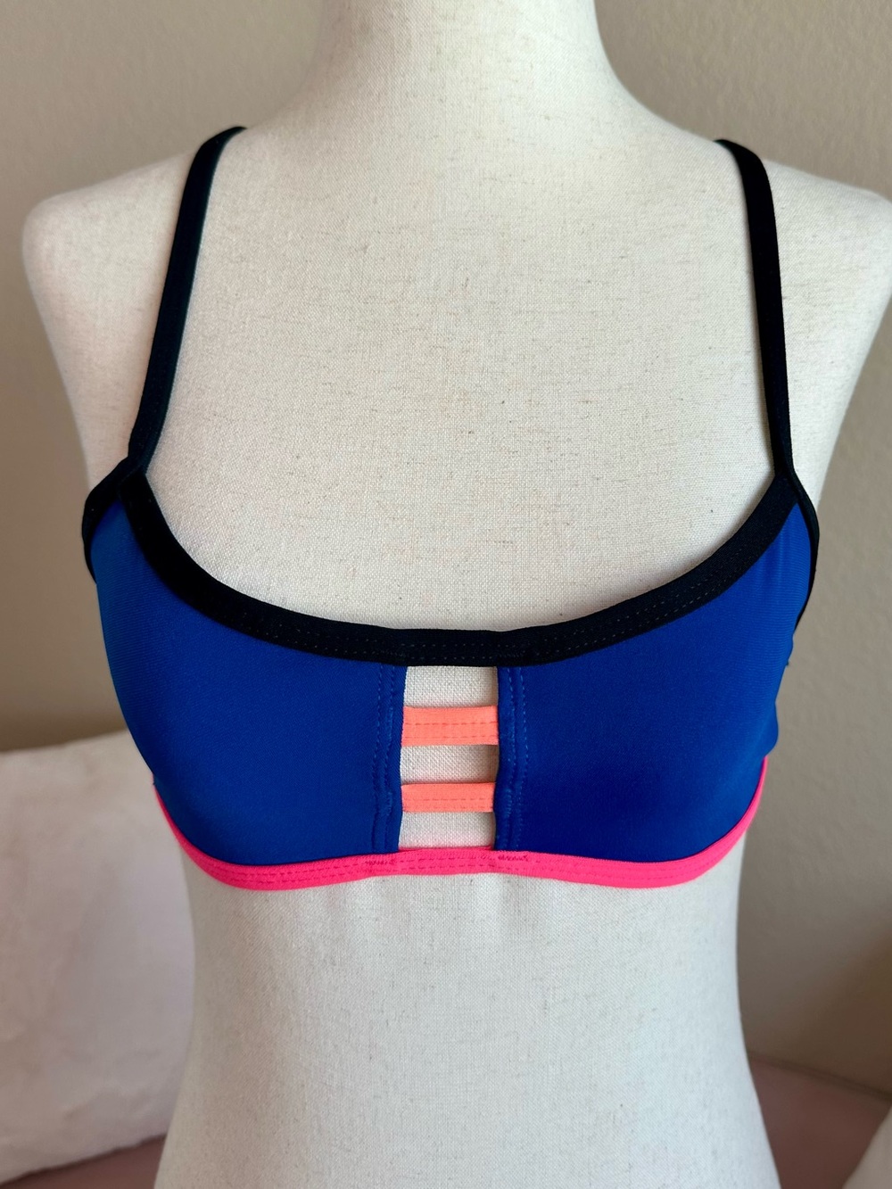 Jolyn Bikini Top Noemi Triple Vent Neon Contrast Criss Cross M Pool Beach USA